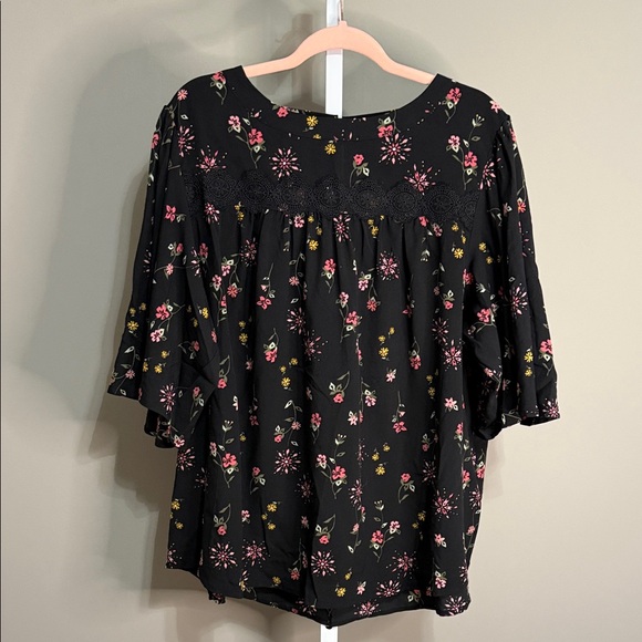Lane Bryant Tops - Lane Bryant Floral  Lace Detail Black Women's Top Size‎ 20